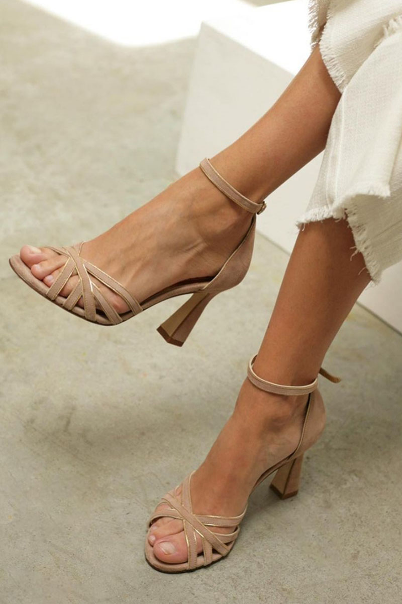 Elenya™ | Sandalias abiertas con textura floral