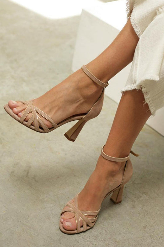 Elenya™ | Sandalias abiertas con textura floral