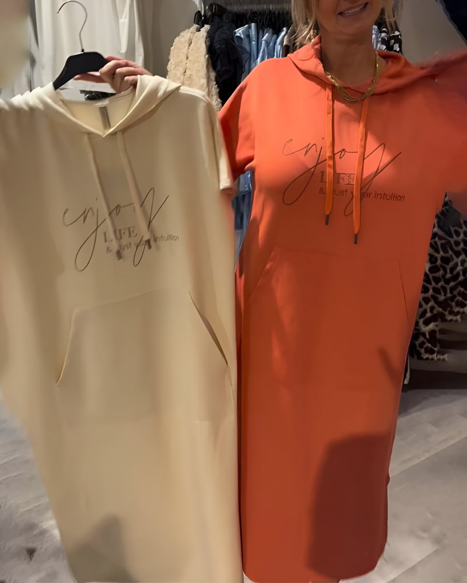 Ilona | Vestido casual con capucha