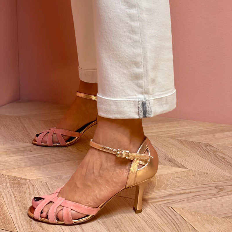 Talysa™ | Sandalias de tacón fino con paso atrevido
